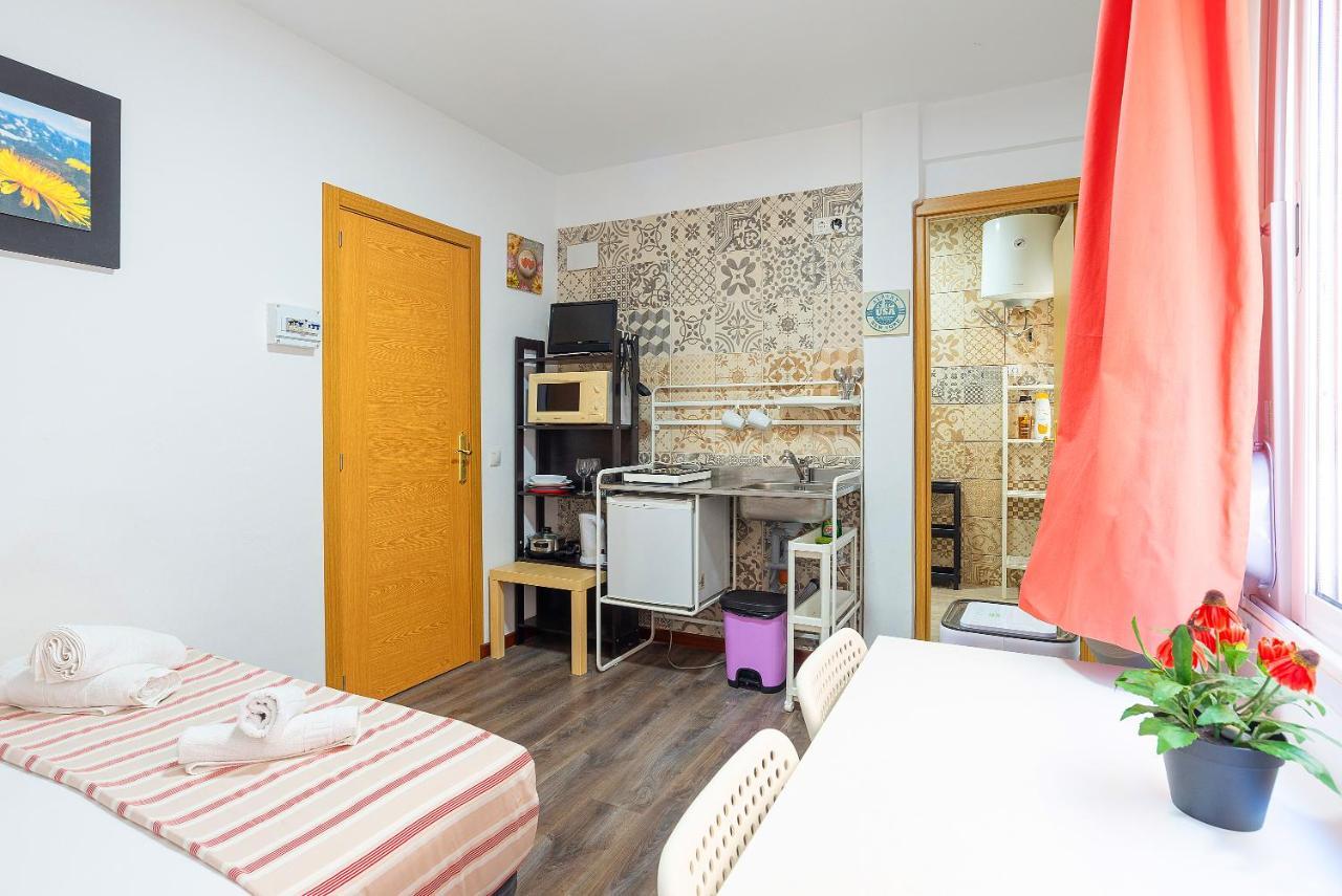 Rooms Young People Only, Soho Citycenter Málaga Exteriör bild